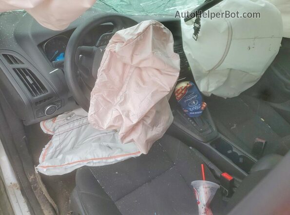 1FADP3F23JL326856 2018 FORD FOCUS Silver წინა პანელის ხედი
