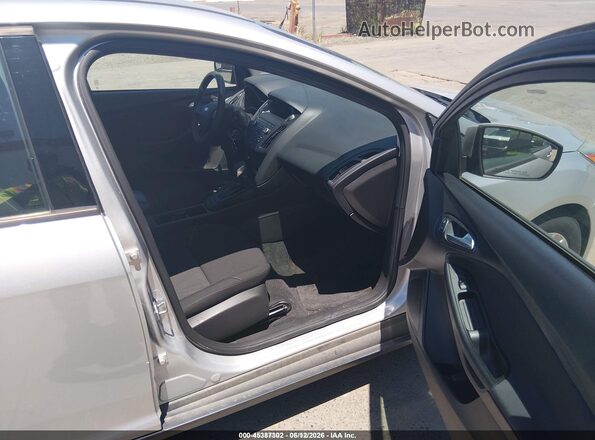 1FADP3F23JL328607 2018 FORD FOCUS Silver Սալոնի դիմացի տեսք