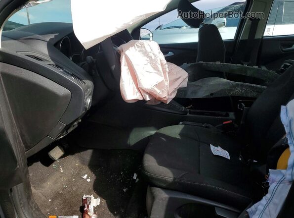 1FADP3F24HL225772 2017 FORD FOCUS Серебряный Вид салона спереди
