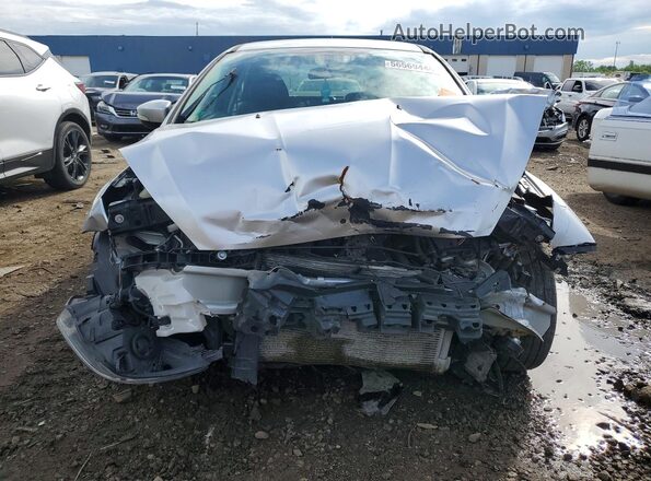 1FADP3F24HL225772 2017 FORD FOCUS Серебряный Вид спереди