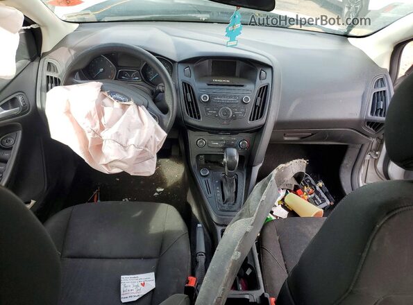 1FADP3F24HL225772 2017 FORD FOCUS Серебряный Вид панели приборов
