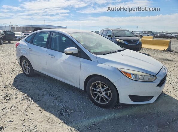 1FADP3F24HL233130 2017 FORD FOCUS White Front right