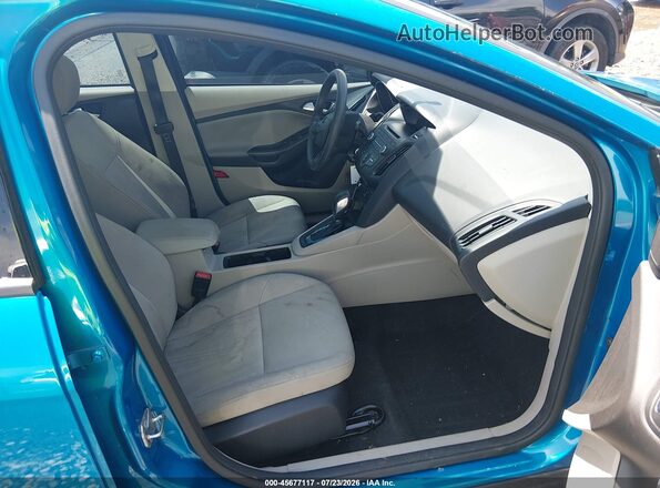 1FADP3F24HL241910 2017 FORD FOCUS Blue Widok wnętrza z przodu