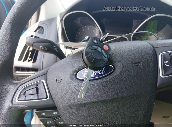 1FADP3F24HL241910 2017 FORD FOCUS Blue Widok deski rozdzielczej