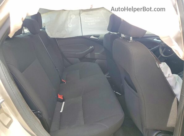1FADP3F24HL292050 2017 FORD FOCUS Gold Widok tylnych siedzeń