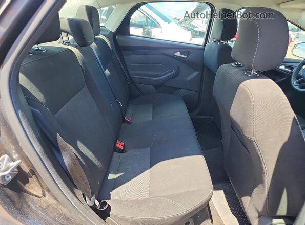 1FADP3F24JL203826 2018 FORD FOCUS Gray Widok tylnych siedzeń