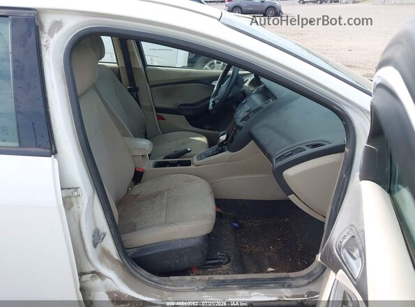 1FADP3F24JL209013 2018 FORD FOCUS Белый Вид салона спереди