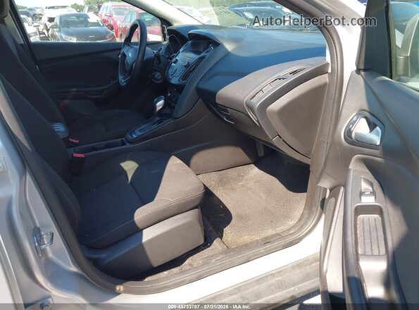 1FADP3F24JL212834 2018 FORD FOCUS Silver წინა სალონის ხედი