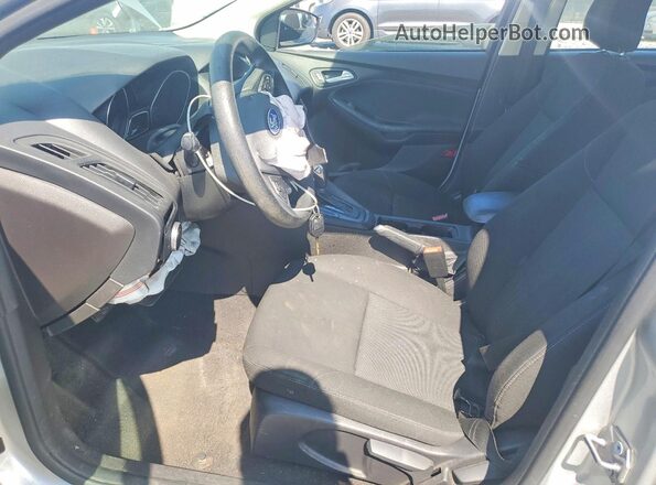 1FADP3F24JL250807 2018 FORD FOCUS Silver Front interior view