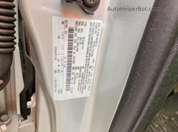 1FADP3F24JL264612 2018 FORD FOCUS Silver Vista del compartimento del motor