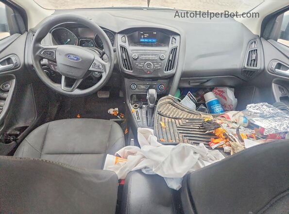 1FADP3F25JL272430 2018 FORD FOCUS Silver Vista del salpicadero