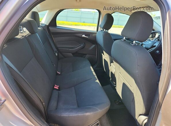 1FADP3F26GL213881 2016 FORD FOCUS Silver Vista de los asientos traseros