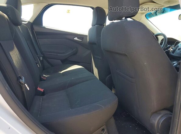 1FADP3F26GL302043 2016 FORD FOCUS White Widok tylnych siedzeń
