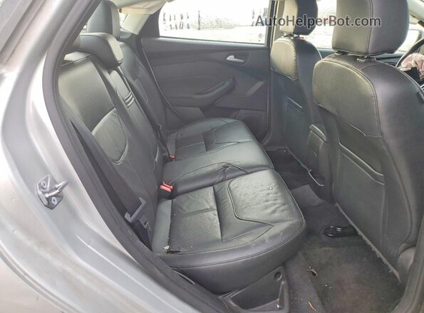 1FADP3F26GL376160 2016 FORD FOCUS Silver Vista de los asientos traseros