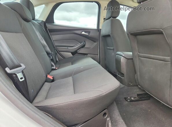 1FADP3F26GL378667 2016 FORD FOCUS White Widok tylnych siedzeń