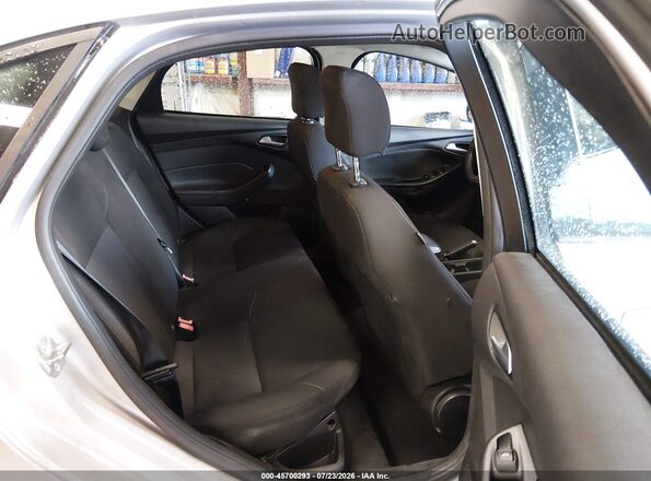 1FADP3F26HL228382 2017 FORD FOCUS Silver VIN კოდის სტიკერის ხედი
