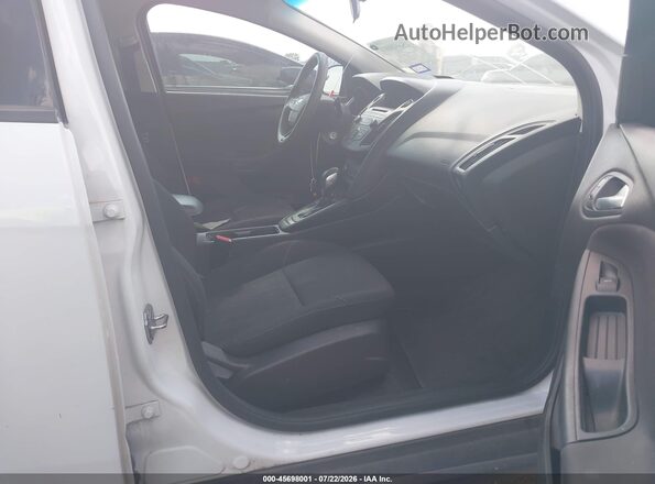 1FADP3F26HL313951 2017 FORD FOCUS White წინა სალონის ხედი