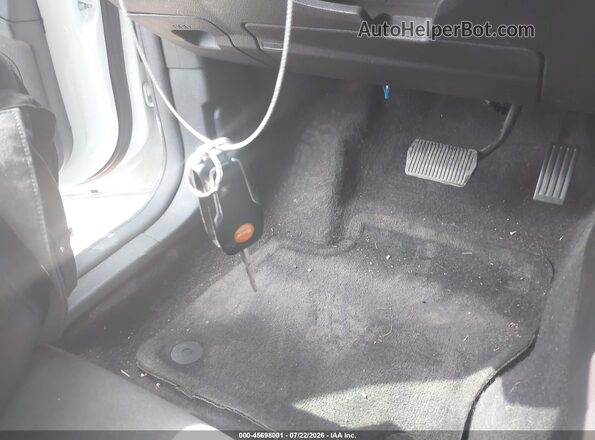 1FADP3F26HL313951 2017 FORD FOCUS White წინა პანელის ხედი