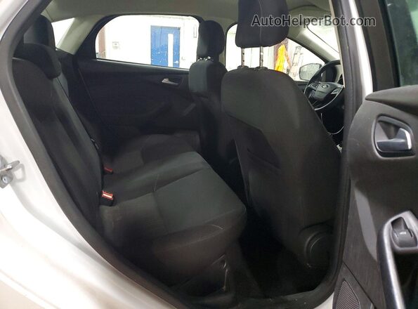 1FADP3F26JL206100 2018 FORD FOCUS White Вид задніх сидінь