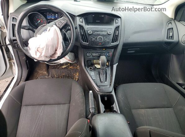 1FADP3F26JL210292 2018 FORD FOCUS Белый Вид панели приборов