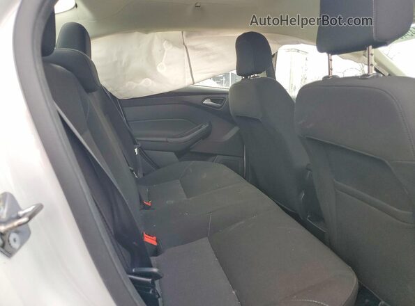 1FADP3F26JL210292 2018 FORD FOCUS Белый Вид задних сидений