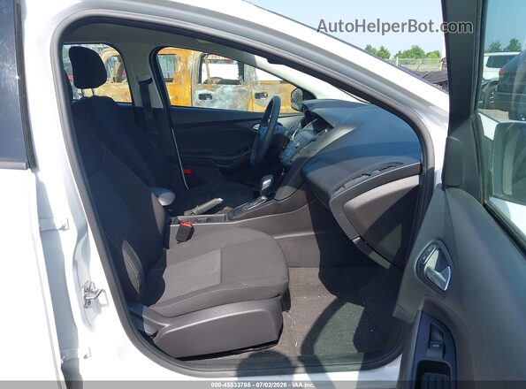1FADP3F26JL298387 2018 FORD FOCUS White Вид салону спереду