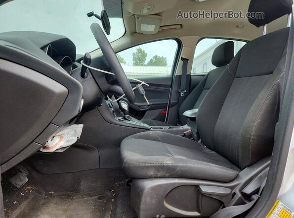 1FADP3F26JL327290 2018 FORD FOCUS Silver Widok wnętrza z przodu