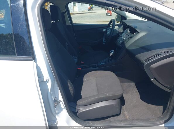 1FADP3F27GL274981 2016 FORD FOCUS Белый Вид салона спереди