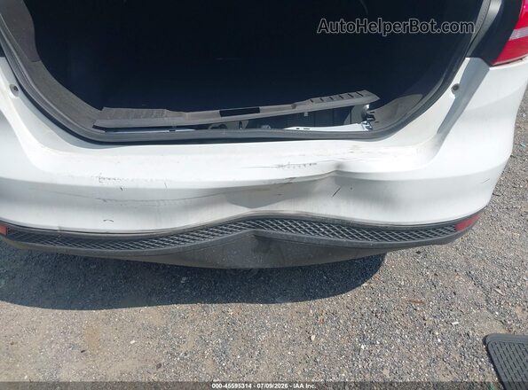 1FADP3F27GL274981 2016 FORD FOCUS Белый Вид спереди