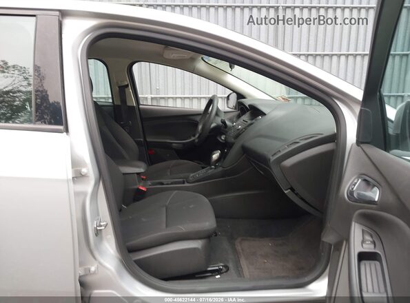 1FADP3F27GL283129 2016 FORD FOCUS Silver Widok wnętrza z przodu