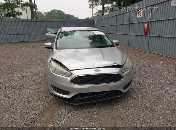 1FADP3F27GL283129 2016 FORD FOCUS Silver Widok z przodu