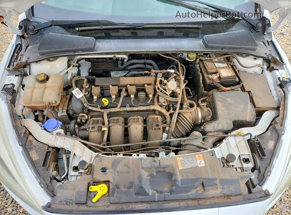 1FADP3F27GL364664 2016 FORD FOCUS Белый Вид задней части салона