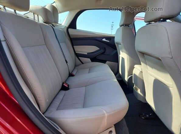 1FADP3F27GL388981 2016 FORD FOCUS Burgundy Rear seats view