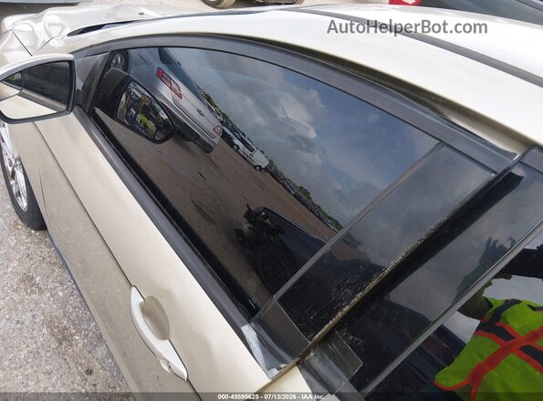 1FADP3F27HL229721 2017 FORD FOCUS Champagne Widok z przodu