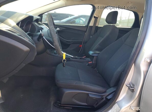 1FADP3F27JL205196 2018 FORD FOCUS Silver Widok wnętrza z przodu