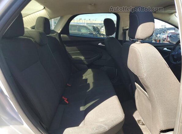 1FADP3F27JL205196 2018 FORD FOCUS Silver Widok tylnych siedzeń