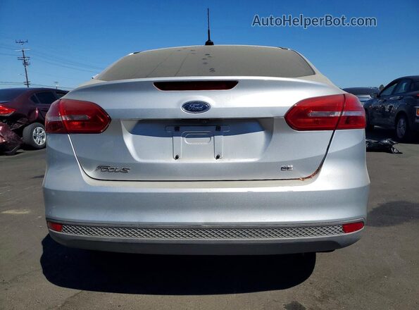 1FADP3F27JL205196 2018 FORD FOCUS Silver Widok z tyłu