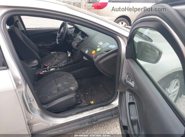 1FADP3F27JL206123 2018 FORD FOCUS Серебряный Вид салона спереди