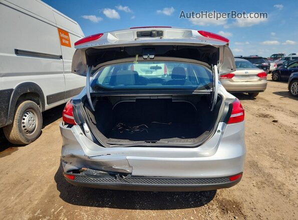 1FADP3F27JL250753 2018 FORD FOCUS Silver Widok z tyłu
