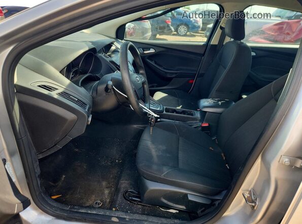 1FADP3F27JL250753 2018 FORD FOCUS Silver Widok wnętrza z przodu