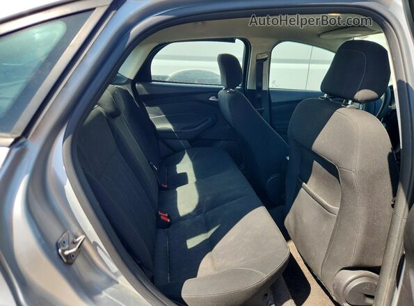 1FADP3F27JL250753 2018 FORD FOCUS Silver Widok tylnych siedzeń