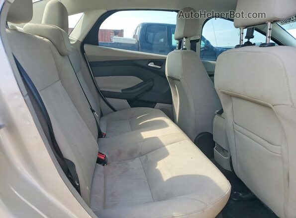 1FADP3F27JL318971 2018 FORD FOCUS Gold Widok tylnych siedzeń