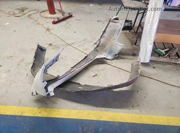 1FADP3F27JL328061 2018 FORD FOCUS White Engine compartment view