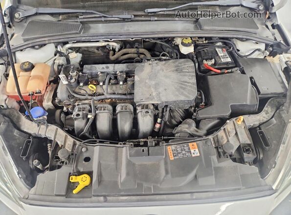 1FADP3F27JL328061 2018 FORD FOCUS White Rear interior view