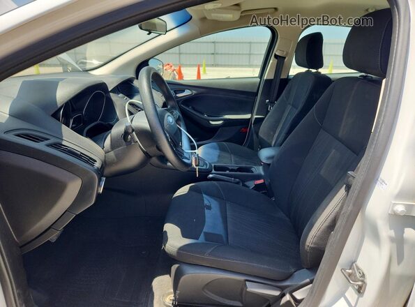 1FADP3F28JL225781 2018 FORD FOCUS White Вид салону спереду