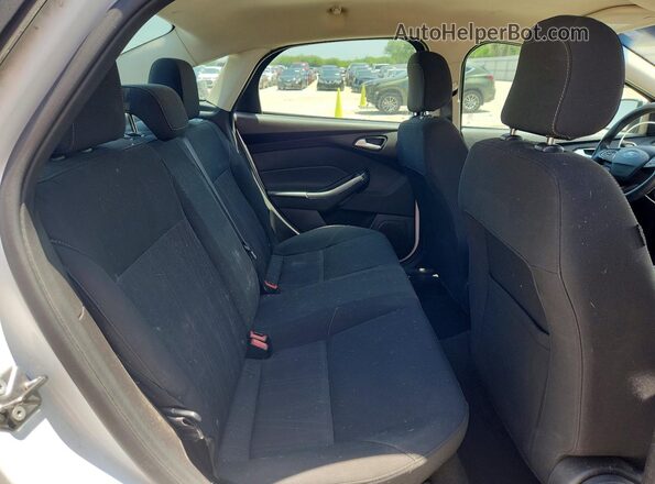 1FADP3F28JL225781 2018 FORD FOCUS White Вид задніх сидінь
