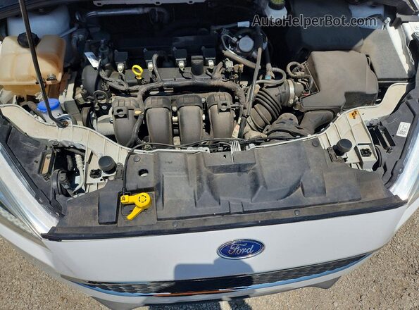 1FADP3F28JL225781 2018 FORD FOCUS White Вид задньої частини салону