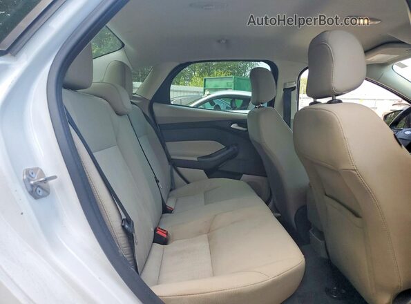 1FADP3F28JL280604 2018 FORD FOCUS White Vista de los asientos traseros
