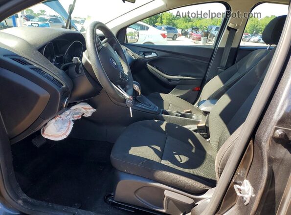 1FADP3F28JL328067 2018 FORD FOCUS Gray Front interior view