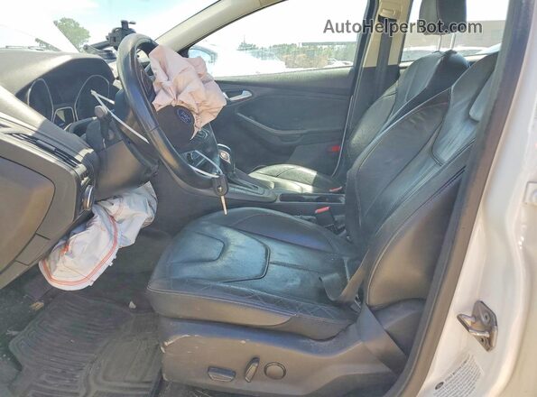1FADP3F29GL398816 2016 FORD FOCUS White Front interior view